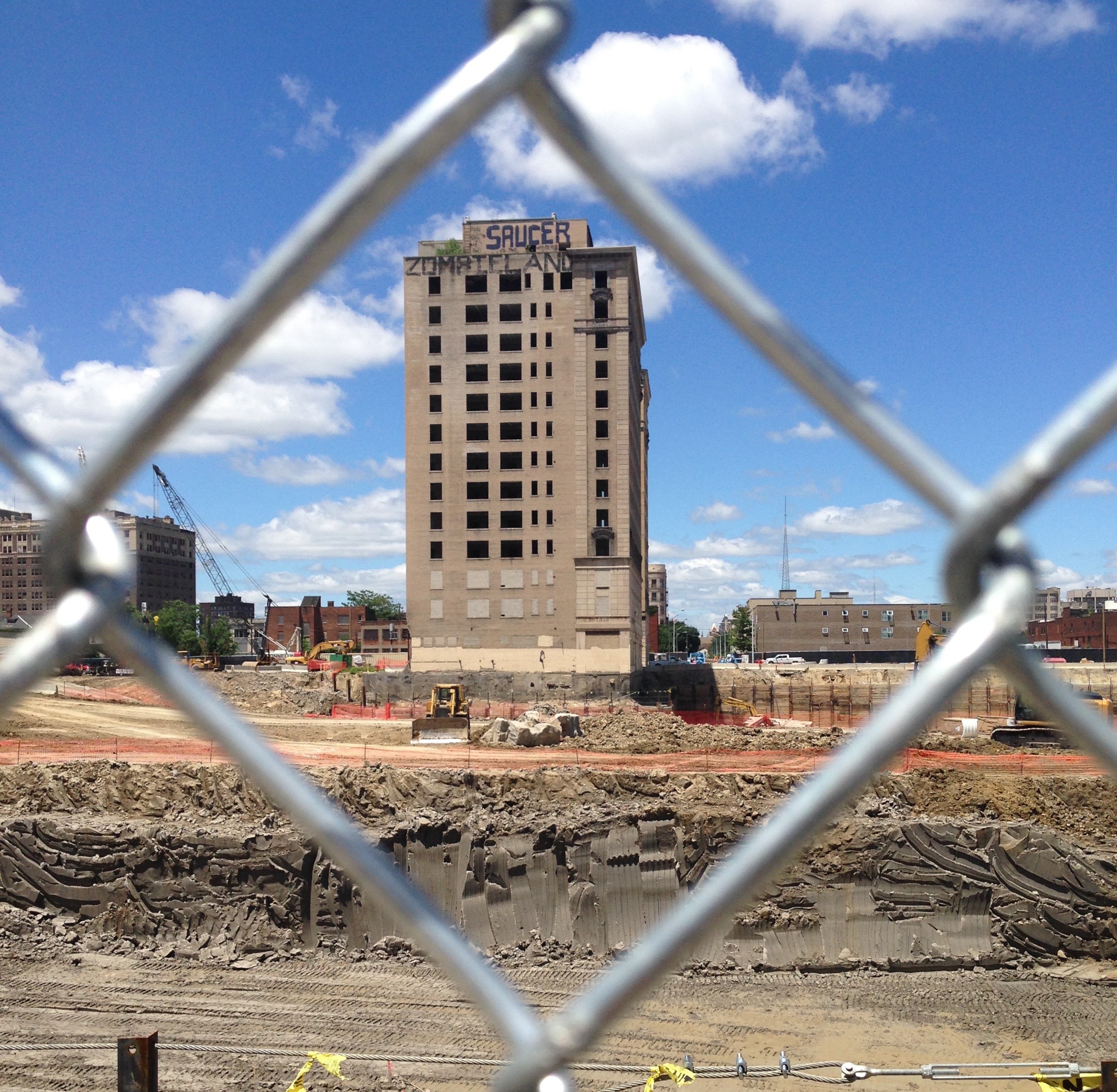 View of the Park Avenue Hotel through the construction fence, shortly before it was demolished